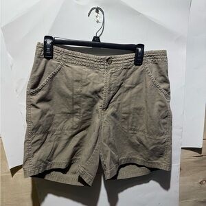 Columbia Tan and Green Cargo Shorts Versatile Summer Essential